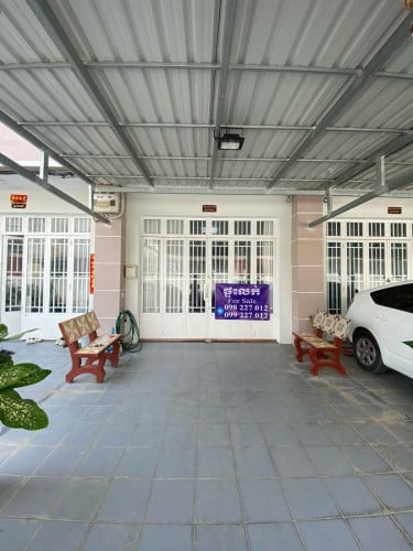 ផ្ទះ​ល្វែង​លក់​ Beautiful flat house for sale (furnished)