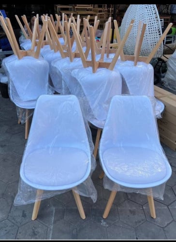 Dining chair/ Plastic chair