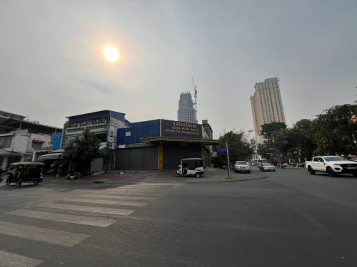 ឃ្លាំងជួល-ដូនពេញ