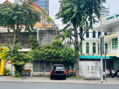 វីឡាកូនកាត់ពីដើមមុខមហាវិថីនរោត្តមសម្រាប់ជួល