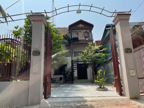 Cozy House near Mekong River Side 15 minutes from Royal Palace