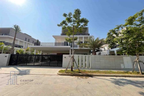 Huge Villa For Rent-5 Bedroom Villa For Rent in Borey Chankiri With Private Pool Is Available Now.