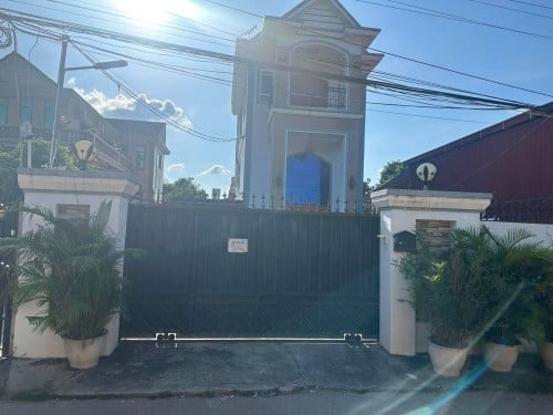 វីឡាលក់បន្ទាន់ ក្រុងតាខ្មៅ