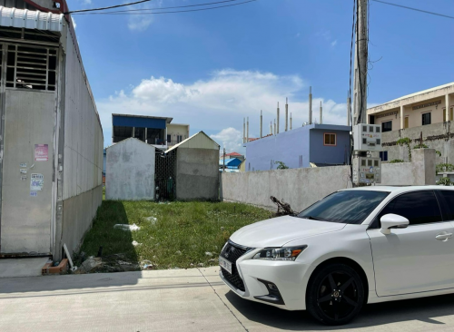 ដីលក់ទំហំ9*22 បត់ចូលផ្លូវបេតុង50m មុខដីក៍ផ្លូវបេតុង ទល់មុខរោងចក្រឃ្លាំង មានបន្ទប់ជួលជាច្រើន