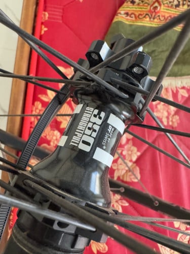 ខ្នង​ DT 350