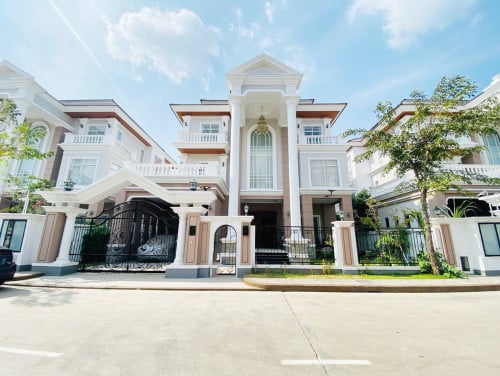 🏠ឃ្វីនវីឡាកែងសម្រាប់លក់ នៅបុរីប៉េងហួតបឹងស្នោរ