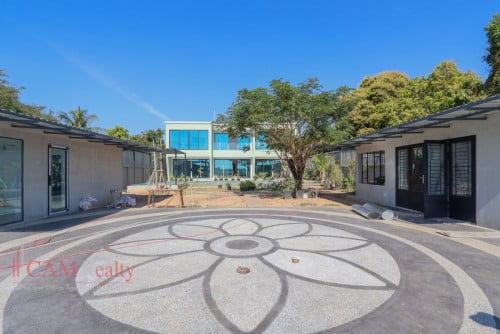 14 Bedrooms Exclusive Retreat For Rent in Chroy Changvar