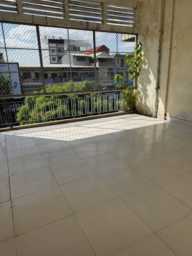 ជាន់ទី2 នៅជិតផ្សារដេប៉ូ