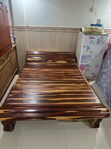 គ្រែនាងនួនលក់