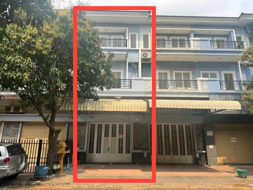 ផ្ទះល្វែងសម្រាប់លក់ នៅលើផ្លូវមហារវិថីអង្គរ