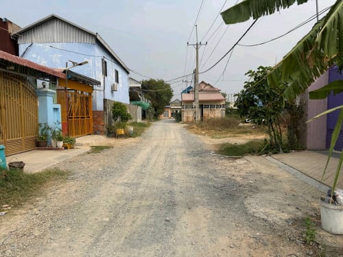 ដីលក់(10x22)ជិតប្រលានពោធិ៍ចិនតុង