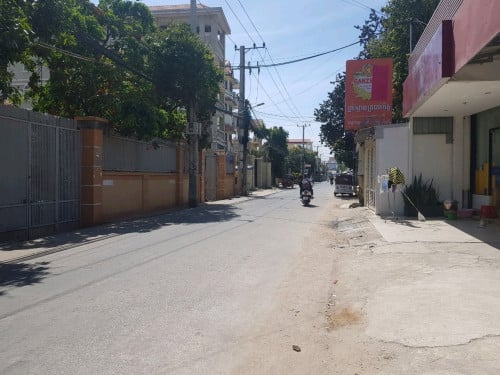 ដីលក់ ទីតាំងជិតផ្សារច្បារអំពៅ ផ្លូវលេខ 357 តំបន់ប្រជុំជន ក្បែរផ្សារ