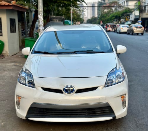 Toyota Prius 2014 Plug-in ឡានកាលី