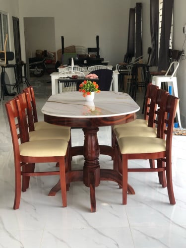 តុបាយជើងក្រឡឹករាងពងក្រពើ