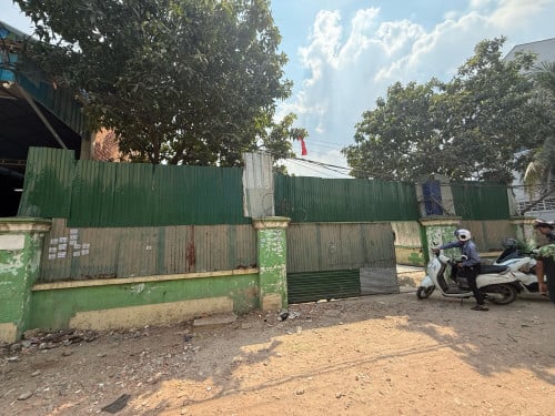 ដី មានផ្ទះ 2 ល្វែង លក់បន្ទាន់ 12 x30cm