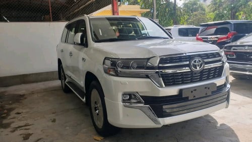 Urgent land cruiser 2021 V6 GXR full option for sale