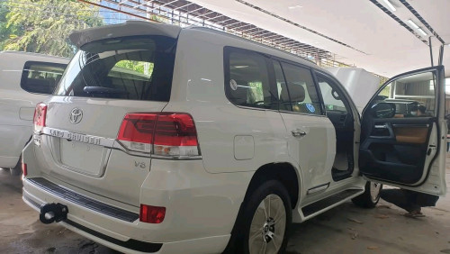 Urgent land cruiser 2021 V6 GXR full option for sale
