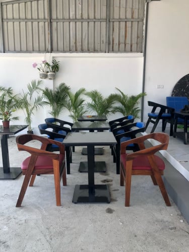 តុកាហ្វេ កៅអីហេរ៉ូ និង តុជើតតាន់