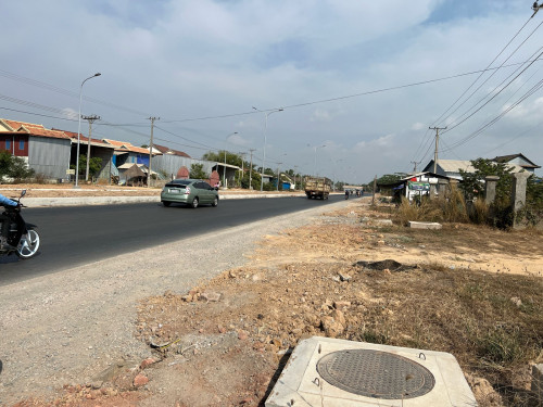 ដីអាជីវកម្មជាប់ថ្នល់ជាតិលេខ៨ កែវផ្លូវបេតុងចូលភូមិ ប្លង់រឹង