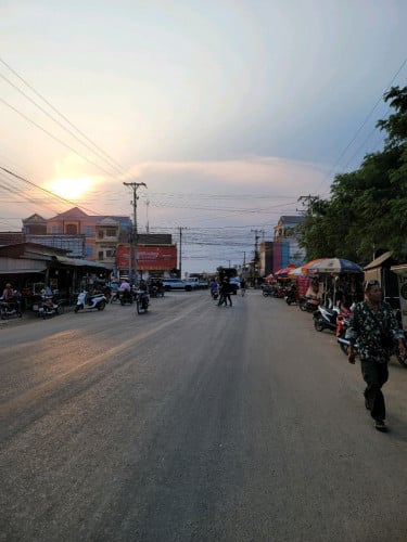 ដីស្រែលក់ឬជួល