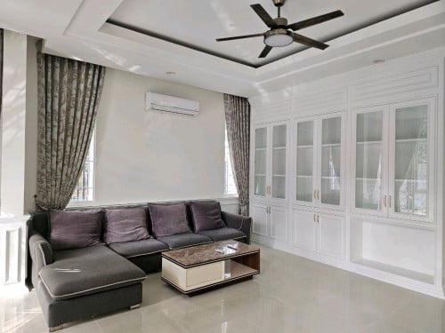 ផ្ទះ ល្វែងសម្រាប់ជួល នៅលើផ្លូវ មហាវិថីប៉ូឡារីស នៅបុរីប៉េងហួតបឹងស្នោ