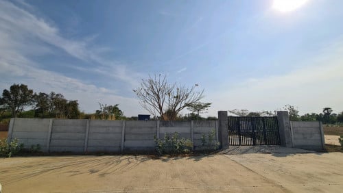 ដីនៅលើផ្លូវ 51
