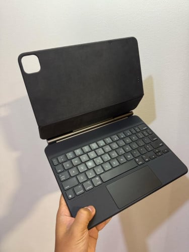 Magic Keyboard for iPad Pro 11” – Excellent Condition