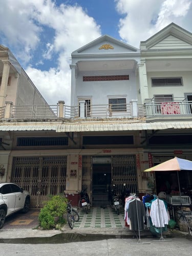 ផ្ទះលក់ប្រញាប់នៅក្រោយផ្សារត្រពាំងថ្លឹង