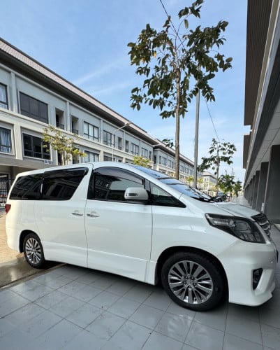 Toyota Alphard 2013