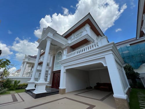 Villa For Rent in Borey Peng Houth 50m AEON3