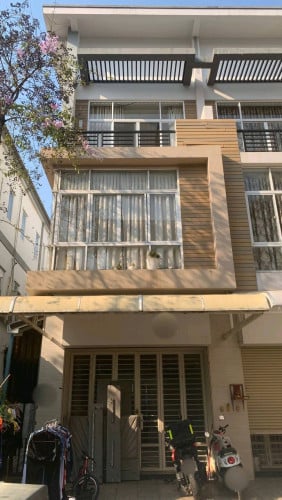 ផ្ទះល្វែងសម្រាប់ជួល នៅលើផ្លូវ មហាវិថីស្ដាក្លាស្ទ័រ