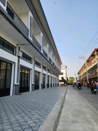 ផ្ទះល្វែងអាជីវកម្មទីតាំងភ្នំពេញជាប់នៅលើផ្លូវរដ្ឋ