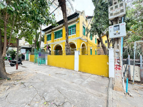វីឡាសម័យបារាំង French Colonial Comercial  Villa for rent In Daun Penh, Near Wat Phnom