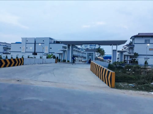 ផ្ទះលក់ក្នុងបុរី J&C