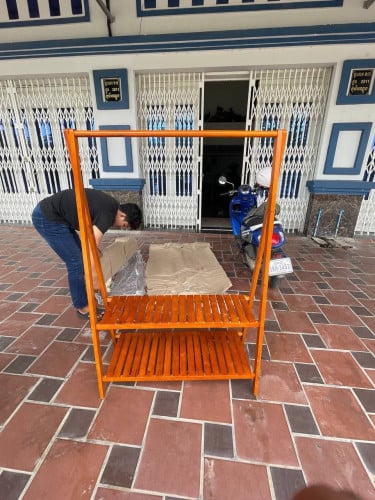 ធ្នើខោអាវឈឺកៅស៊ូ