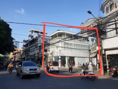 កាច់ជ្រុង ម្តុំគីរីរម្យ