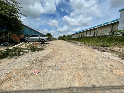 ដីលក់ ផ្លូវ217ចំការដូង(50m) មកពីផ្សារព្រៃកជ្រៃ តែ 2នាទី តែប៉ុណ្ណោះ