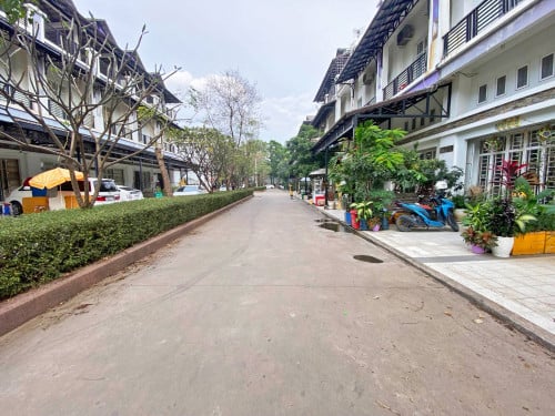 🏘 ផ្ទះល្វែង ក្នុងបុរី សម្បត្តិមានហេង3 ត្រូវការលក់បន្ទាន់ខ្លាំង