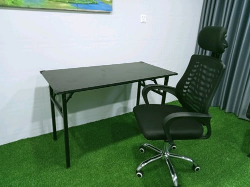 ឈុតតុកៅអីសម្រាប់អង្គុយរៀនរឺធ្វើការ