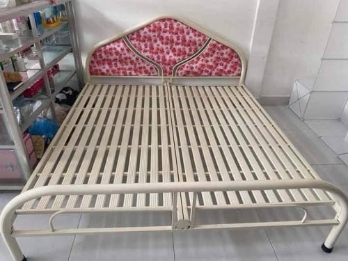 គ្រែដែក