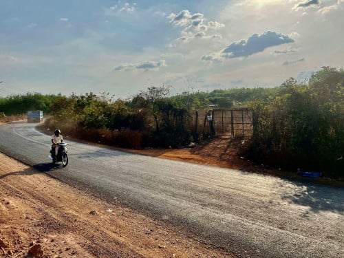 ដីលក់បន្ទាន់ តម្លៃក្រោមទីផ្សារខ្លាំង $12x,xxx (ចចារ) ស្រុកមេមត់ ផ្លូវទៅព្រំដែនវៀតណាមច្រកដូនរត្ន័