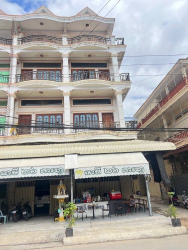 ផ្ទះលក់បន្ទាត់ក្បែផ្សារងាយស្រួលក្នុងការរកស៊ី មួយល្វែងក៏លក់បានដែល
