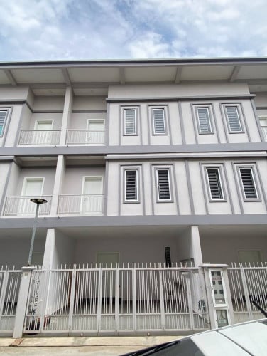 វីឡាកូនកាត់សម្រាប់ជួល នៅក្នុងបុរីធីវីស្តា គម្រោងទី៥ | Link Villa for Rent in Borey TV Star Project5