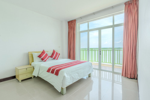Fully Furnished with River View 3 Bedroom For Rent
