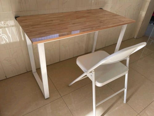 ឈុតតុកៅអីសម្រាប់អង្គុយរៀនរឺធ្វើការ