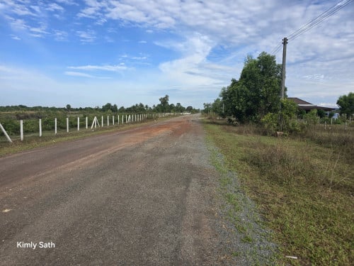 ដីលក់ 5mx20m កាលទិញ1មឺន$ជាង លក់វិញតែ8500$ចរចា ដីជាប់ផ្លូវធំកៅស៊ូ30m ជិតវត្តព្រែកស្វាយ