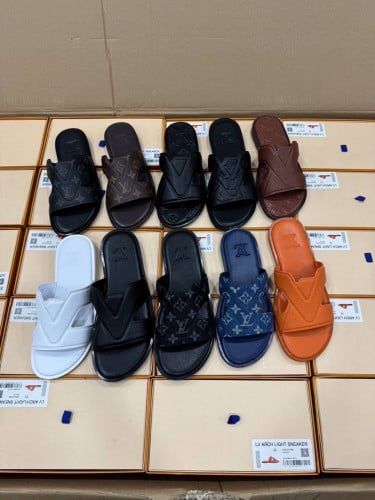 Louis Vuitton leather Men  Slippers