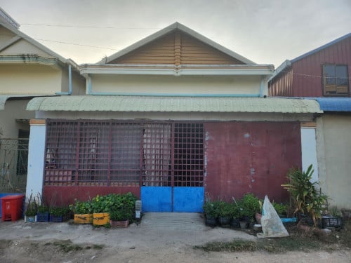 ផ្ទះលក់ប្លង់រឹងនៅភូមិ សាមគ្គី សង្កាត់ ត្រពាំងក្រសាំង ១០០ ម៉ែតពីផ្សារ ចូលពីផ្លូវកប់ស្រូវ ១២០០ម៉ែត្រ