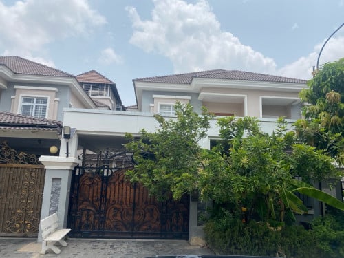 វីឡា​ភ្លោះនៅក្នុង​​បុរី​អង្គ​ភ្នំពេញ​ (ជាប់កែង) Borry angkor