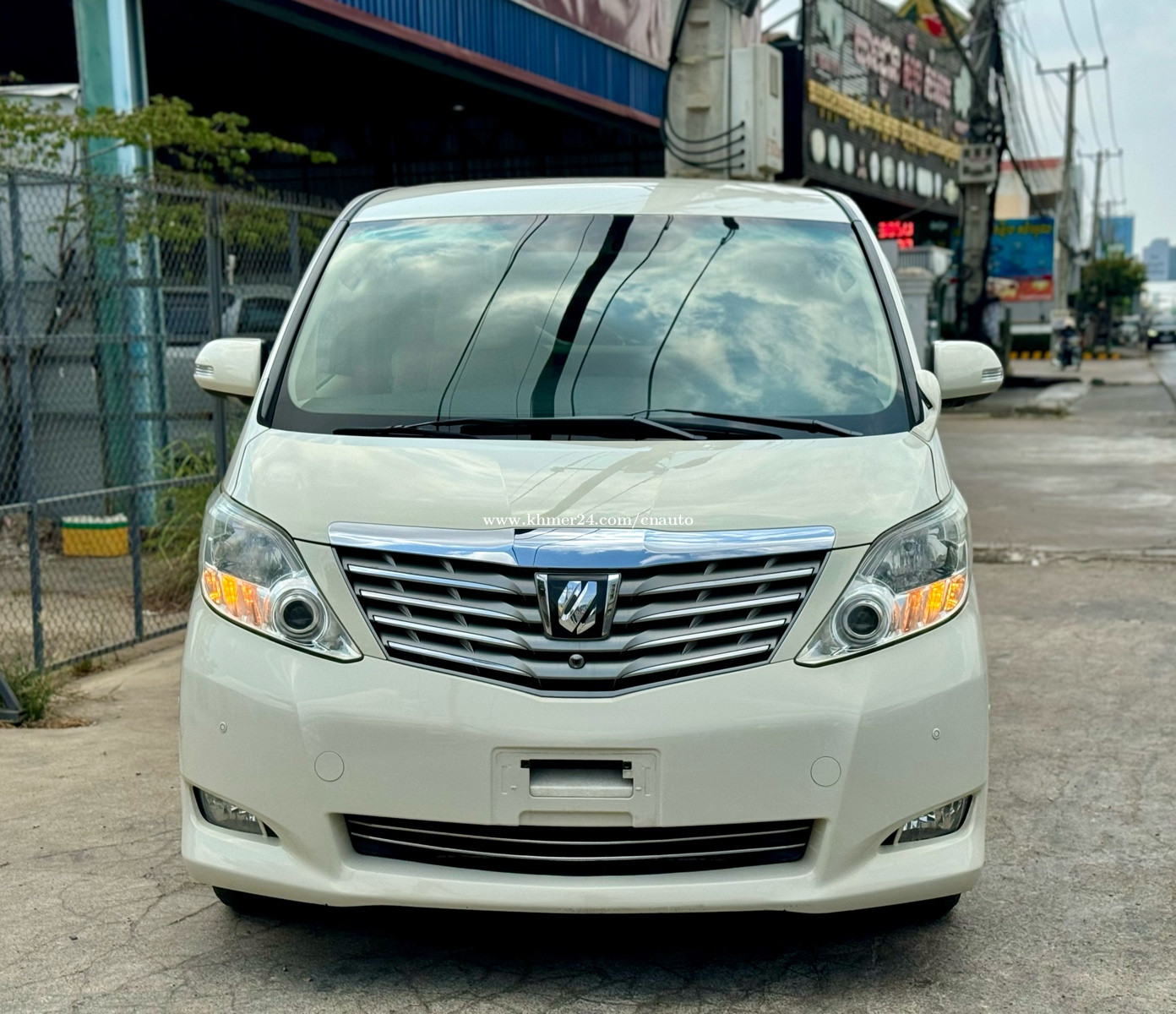 Mengupas Tuntas Konsumsi Bahan Bakar Toyota Alphard: Efisiensi, Faktor Pengaruh, dan Tips Hemat
